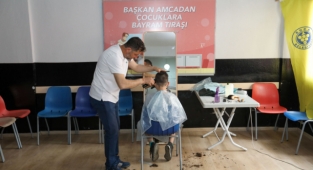  Başkan Kılıç’tan çocuklara bayram tıraşı