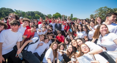 Başkan Soyer 19 Mayıs öncesinde gençlerle bir araya geldi