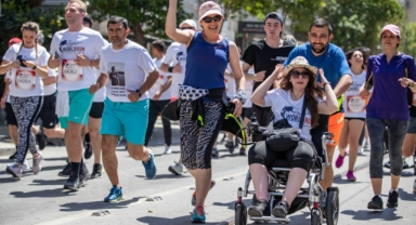 Başkan Soyer’den tekerlekli sandalye ile farkındalık 