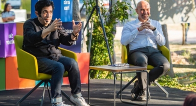 Başkan Soyer ve Okan Bayülgen gençlerle bir araya geldi