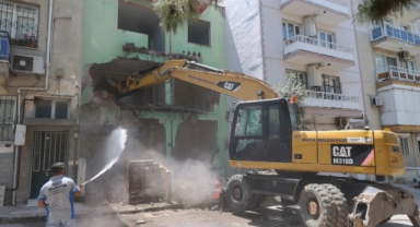 Buca’da metruk binalar haritadan siliniyor