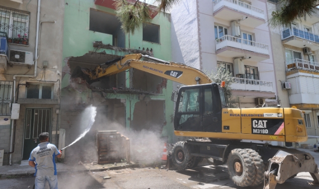 Buca’da metruk binalar haritadan siliniyor