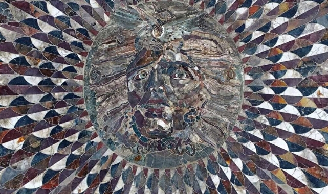 Dünyada eşi benzeri yok: İki bin yıllık Medusa Mozaiği ziyarete açıldı