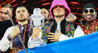 Eurovision'u kazanan Kaluş Orkestra'dan vefa örneği: Kupayı sattılar