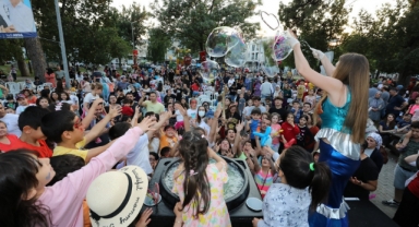 Gaziemir Park Şenlikleri’yle çocuklar doyasıya eğlendi