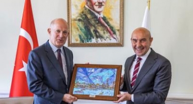 İngiltere Büyükelçisi’nden İzmir Büyükşehir Belediyesi’ne ziyaret 