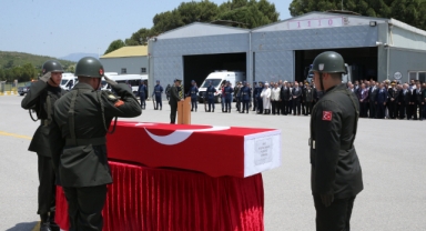 İzmir şehidini gözyaşlarıyla uğurladı
