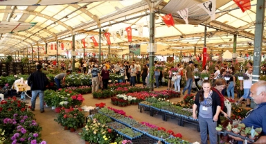 Karşıyaka Çicek Açıyor