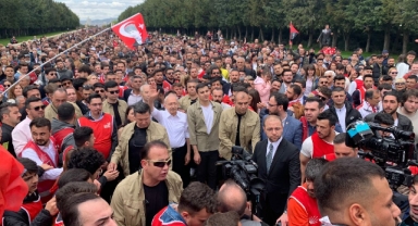 Kılıçdaroğlu gençlerle Anıtkabir'e yürüdü