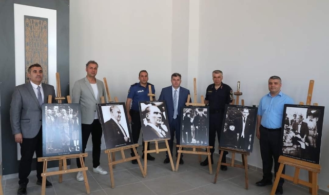 Kınık'ta Atatürk Fotoğrafları sergisi yoğun ilgi gördü 