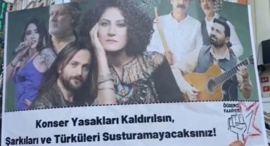 Konser yasakları Kadıköy'de protesto edildi: Ağaçlara resimlerini astılar
