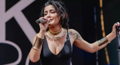 Melek Mosso DEÜ’de konser verdi: Asla vazgeçmeyeceğim! 