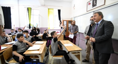 Mustafa İduğ'dan miniklere ziyaret: Başkan amca sınıfta