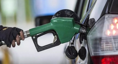 Zam şampiyonu benzine 1 liralık indirim