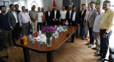 AK Partili Sürekli göçmenlerle buluştu: İzmir göçün ve göçmenlerin şehridir