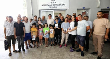 Başkan Kılıç’tan apartman görevlilerinin çocuklarına sürpriz