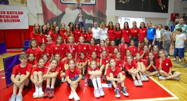 Bayraklı’nın Yaz Spor Okullarına renkli açılış