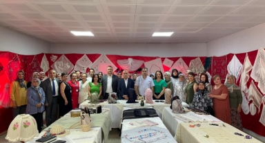 Bergama'da el emeği göz nuru ürünler sergilendi