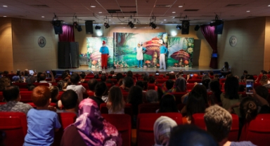 Bucalı miniklere tiyatro şöleni
