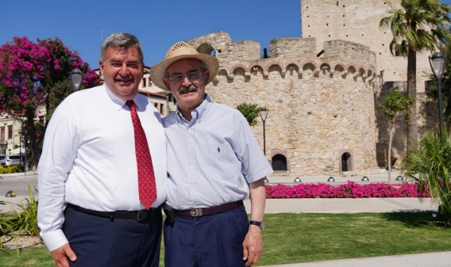 Büyükerşen’den Çeşme Cumhuriyet Meydanı’na ziyaret!