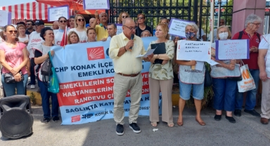 CHP Konak hastane önünden seslendi: Randevu çilesine son! 
