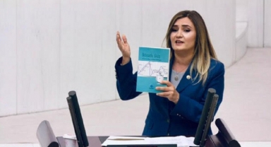 CHP'li Kılıç'tan Bakan Nebati'ye göndermeli hediye: İktisada giriş! 