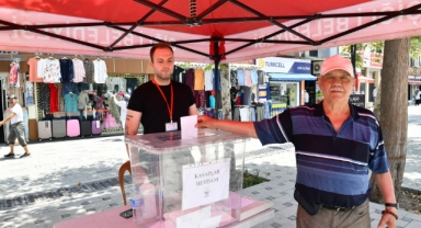 Çiğli’de Demokrasi Şenliği: Sandıklar Kuruldu, Talepler Alındı