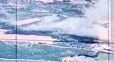 Foça'da orman yangını: 3 helikopter 15 arazöz müdahale ediyor