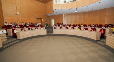 Gaziemir çocuk meclisinin ilk oturumu gerçekleşti: Gündem okul sorunu! 