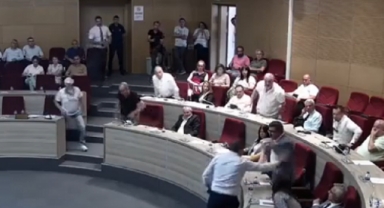 Gaziemir'de olaylı meclis: Üzerine yürüdü! 