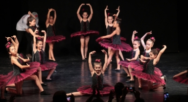 Güzelyalı’dan şenlik gibi yılsonu gösterisi