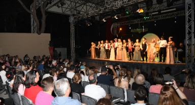 İzmir Aşkı Müzikali'ne Bornovalılardan büyük ilgi