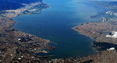 İzmir'de koku ve kirlilik artıyor!