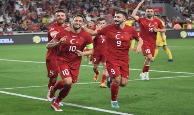 İzmir'de milli heyecan: Milli Takım Litvanya’yı bir kez daha devirdi!