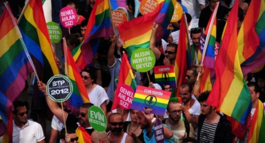 İzmir'de Onur Yürüyüşü yasaklandı! 