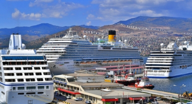 İzmir'de turist akını: Aynı anda 3 kruvaziyer yanaştı! 
