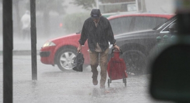 İzmir'in iç kesimlerinde kuvvetli sağanak yağış! 