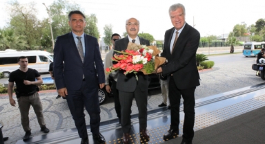 İzmir Valisi Narlıdere'yi ziyaret etti