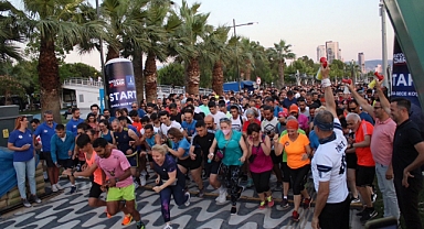 İzmirliler 21 Haziran En Kısa Gece Eğlence Koşusu’nda buluştu