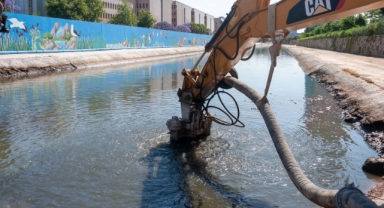 İZSU dereleri temizlemek için harekete geçti