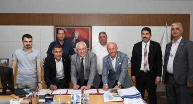 Karabağlar Belediyesi işçilerinin TİS sevinci 