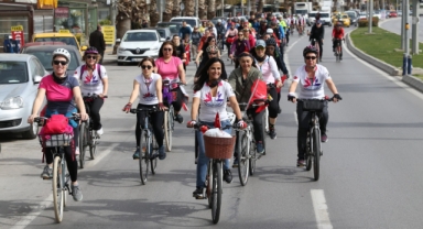 Karşıyaka'da bisiklet kullanmayı bilmeyen kadın kalmasın 