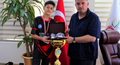 Kınıklı öğrenci akıl ve zekâ oyunlarında Türkiye 2'ncisi oldu