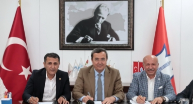 Konak'ta imzalar emekten yana atıldı