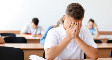 Meslek arayışı kimlik arayışının önüne geçmesin