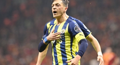  Mesut Özil, Almanya'ya gitti