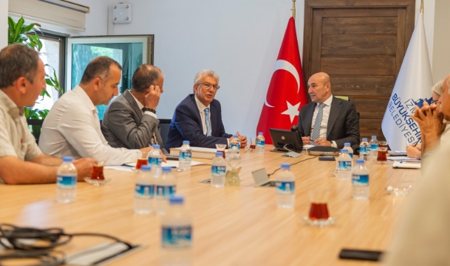 Soyer'den afetin vurduğu 7 mahalleye destek: Elimizden ne geliyorsa yapacağız