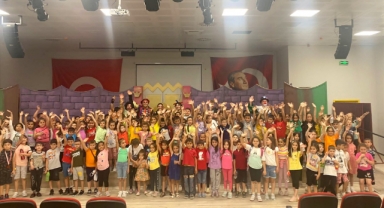 Uygur Çocuk Tiyatrosu Kınık’ta sahne aldı