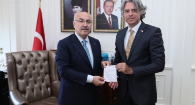 Vali Köşger'den Kızılay'a kurban bağışı