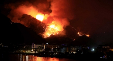 Yangın hızla devam ediyor: 1028 hektarlık alan yandı! 